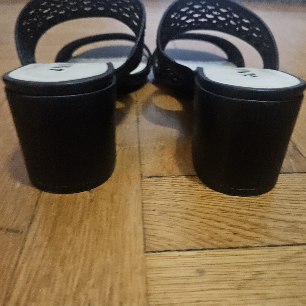 Anne Klein Black Textured Women's Sandals - Picture 5 of 14